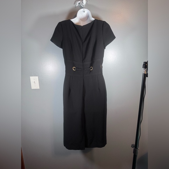 Donna Morgano Black V-Neck Sheath Dress Size 8 Gold Grommet Waist Tie - Picture 7 of 12